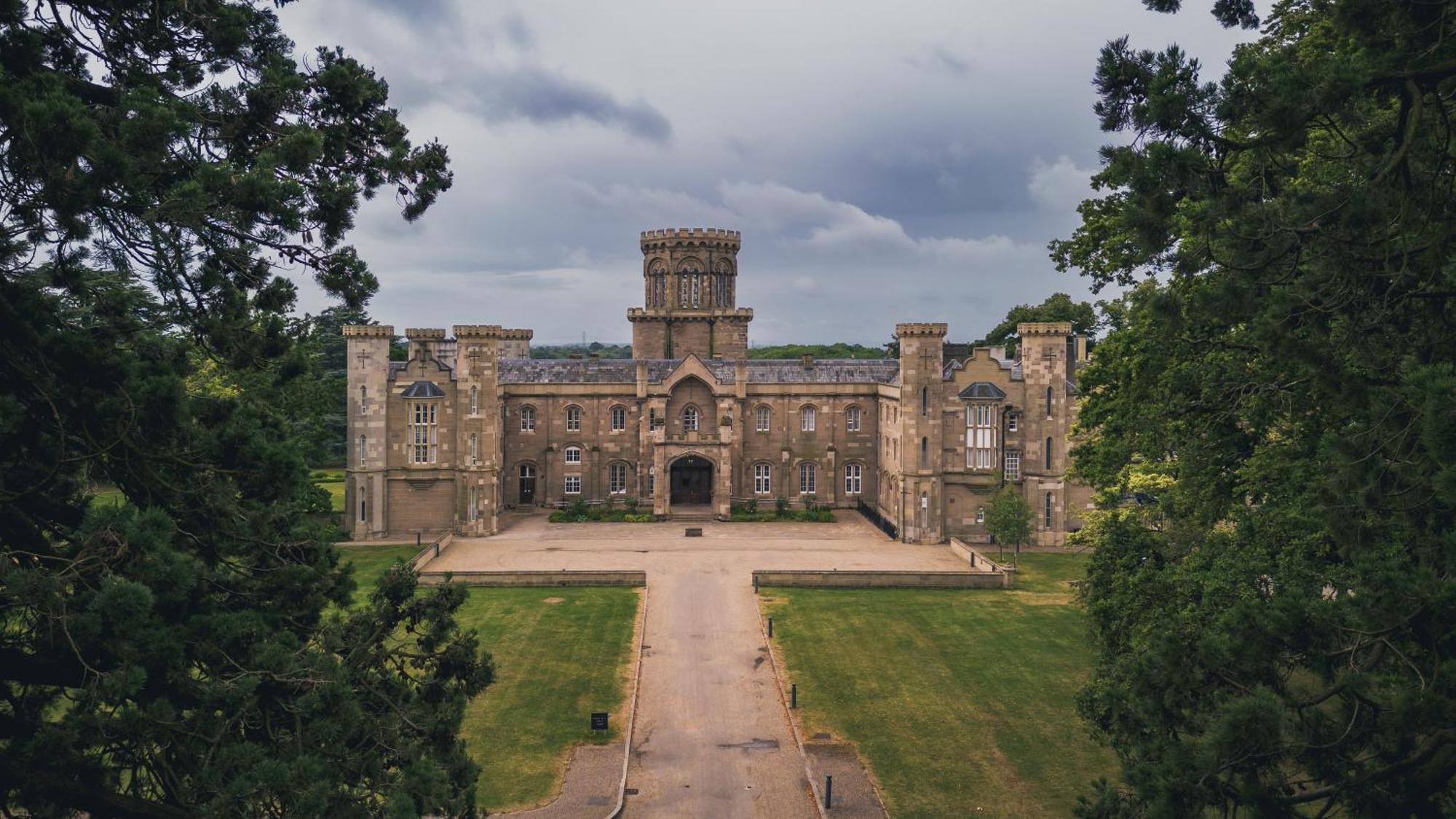 Отель Studley Castle Экстерьер фото