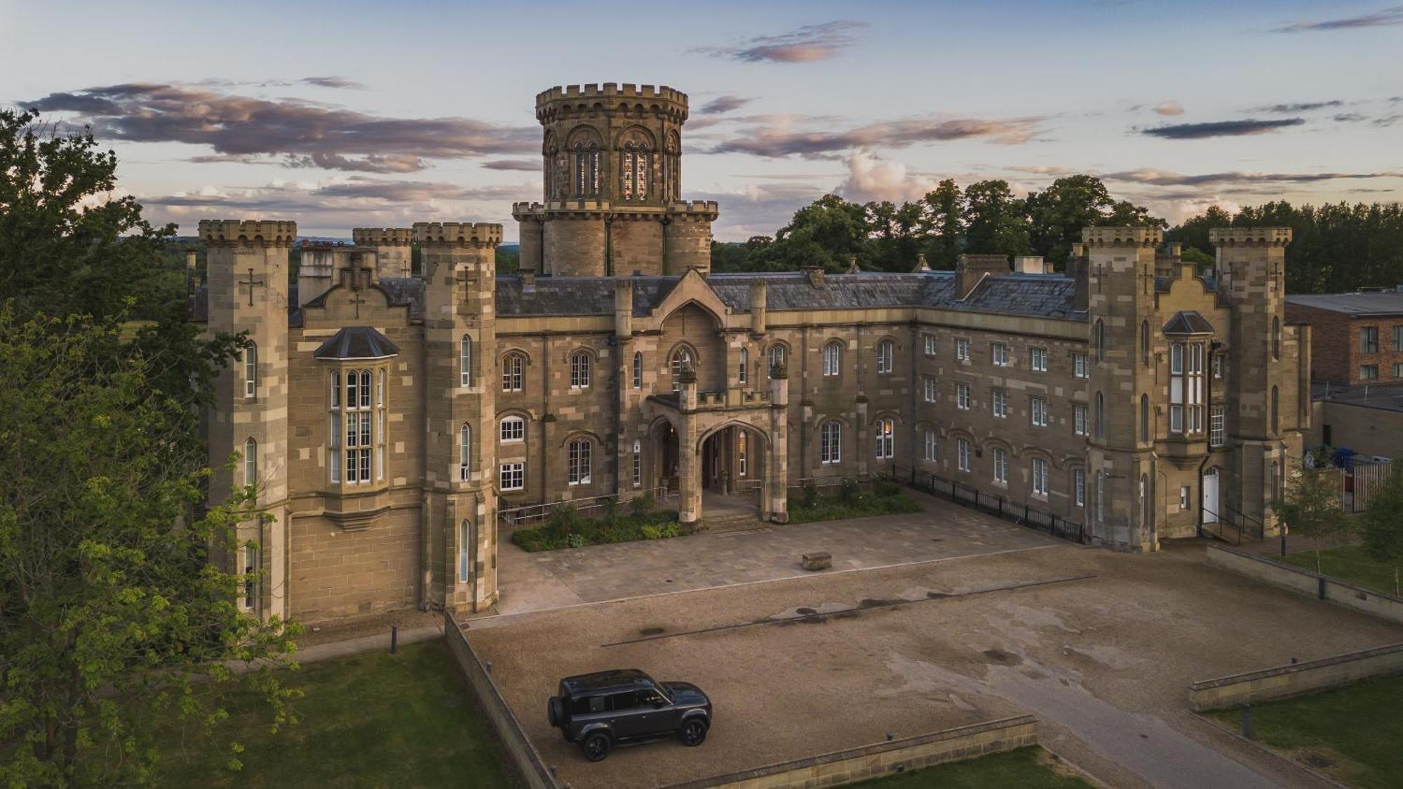 Отель Studley Castle Экстерьер фото