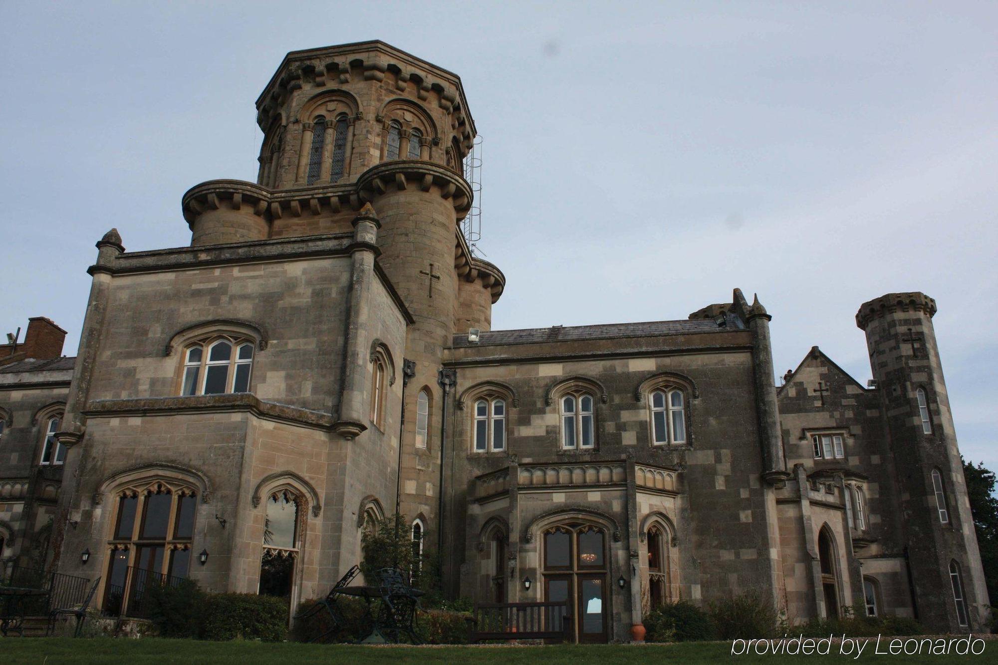 Отель Studley Castle Экстерьер фото
