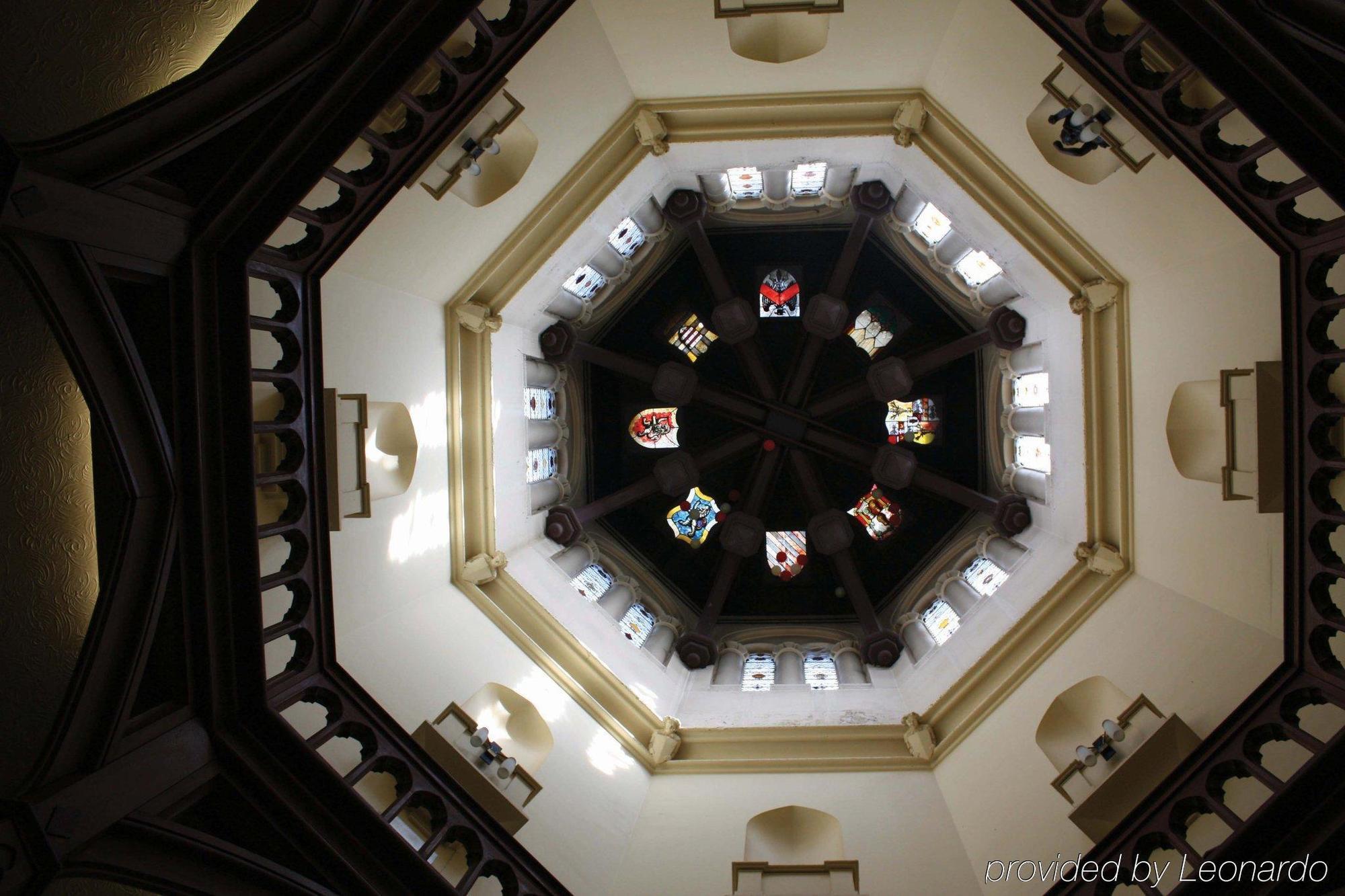 Отель Studley Castle Интерьер фото